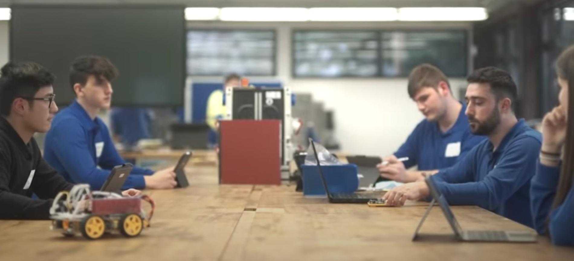 Mit Azubi Niclas in der Werkstatt